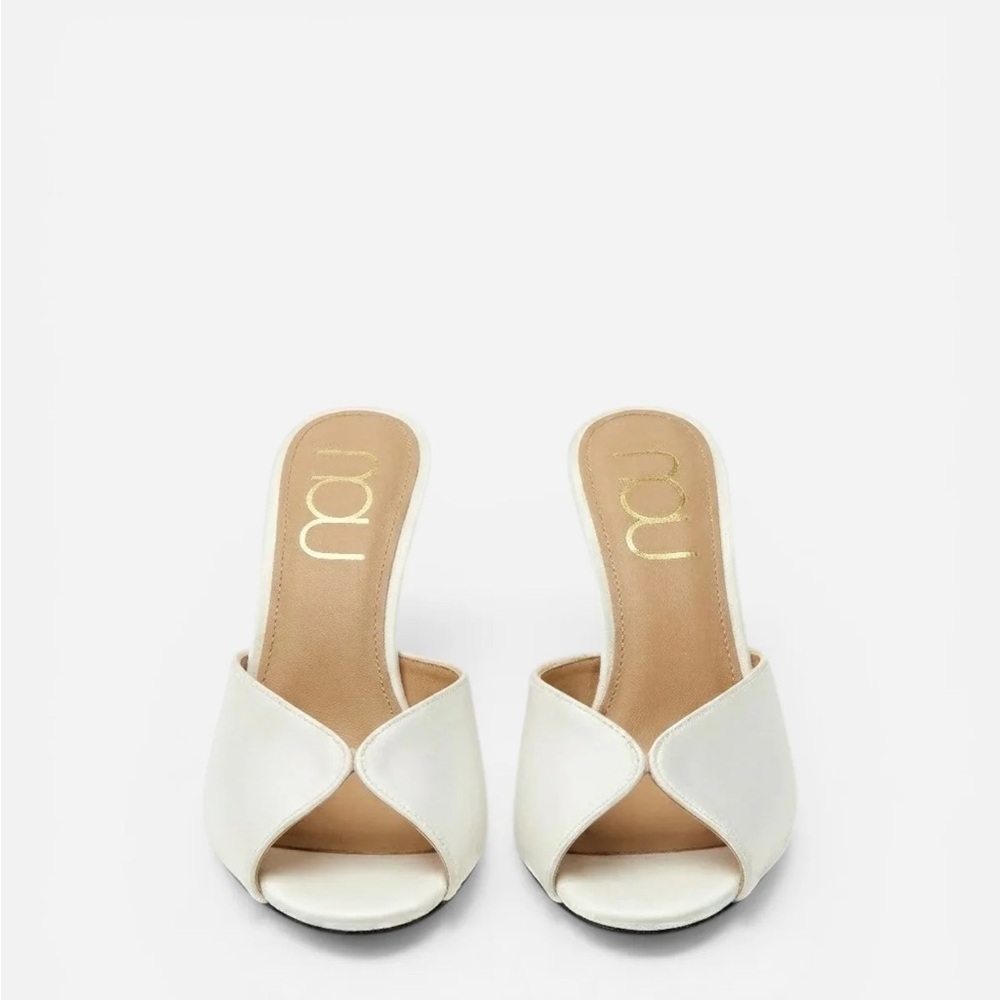 NWT Shop Nou The Mule Ivory Heel